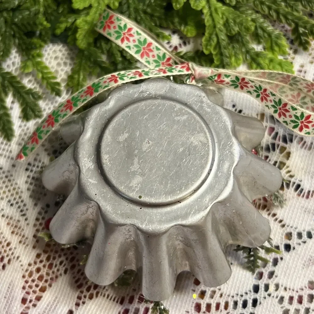 Vintage Round Tart Tin Santa Claus Mercury Glass Diorama Mid Century Ornament